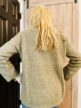 Load image into Gallery viewer, SOFT OAT-MELANGE THREAD HENLEY SIDE BUTTON CLOSER SLEEVES SWEATER
