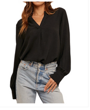 Load image into Gallery viewer, CRUMBLED V NECK BLOUSE
