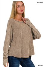 Load image into Gallery viewer, CRINKLE WASHED THUMB HOLE CUFFS LONG SLEEVE TOP
